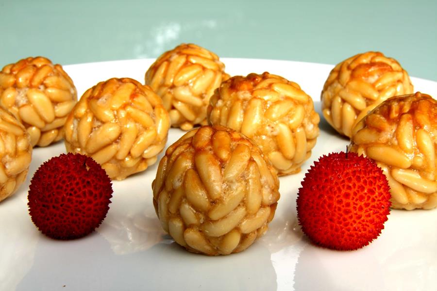 Taller de panellets | 22 | Escuela de cocina en Barcelona - Clases de cocina Barcelona - Actividades de Team Building gastronómico en Barcelona