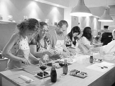 ACTIVIDADES PARA GRUPOS DE EMPRESA | 9 | Escuela de cocina en Barcelona - Clases de cocina Barcelona - Actividades de Team Building gastronómico en Barcelona